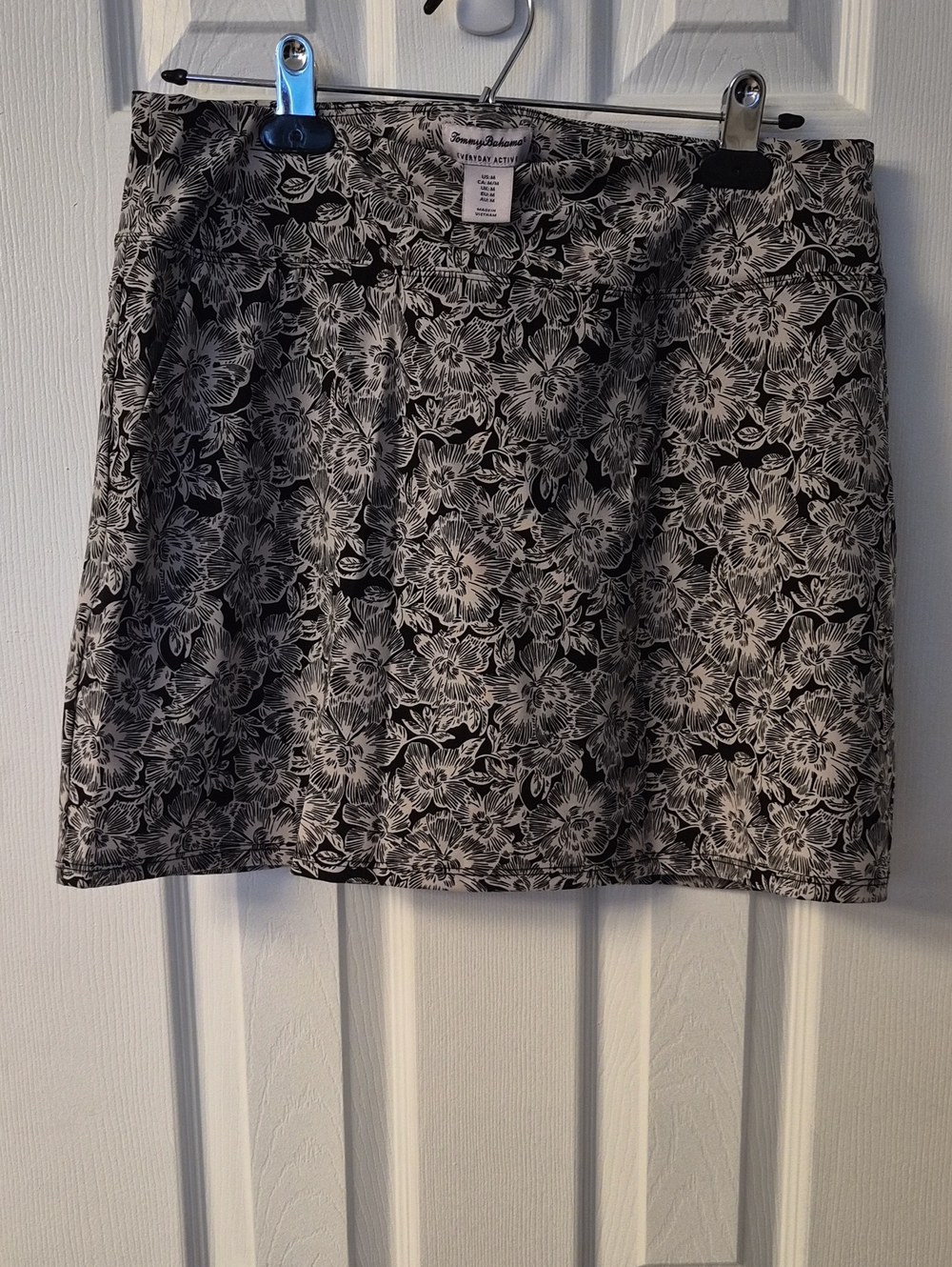 Tommy Bahama Black and White Floral Mini Skort With Side Pockets